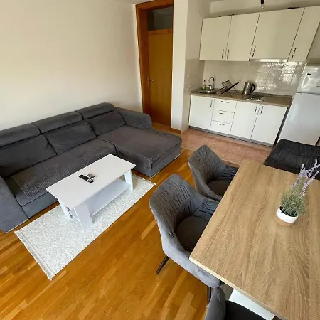 Apartman Dunja شقة زادار
